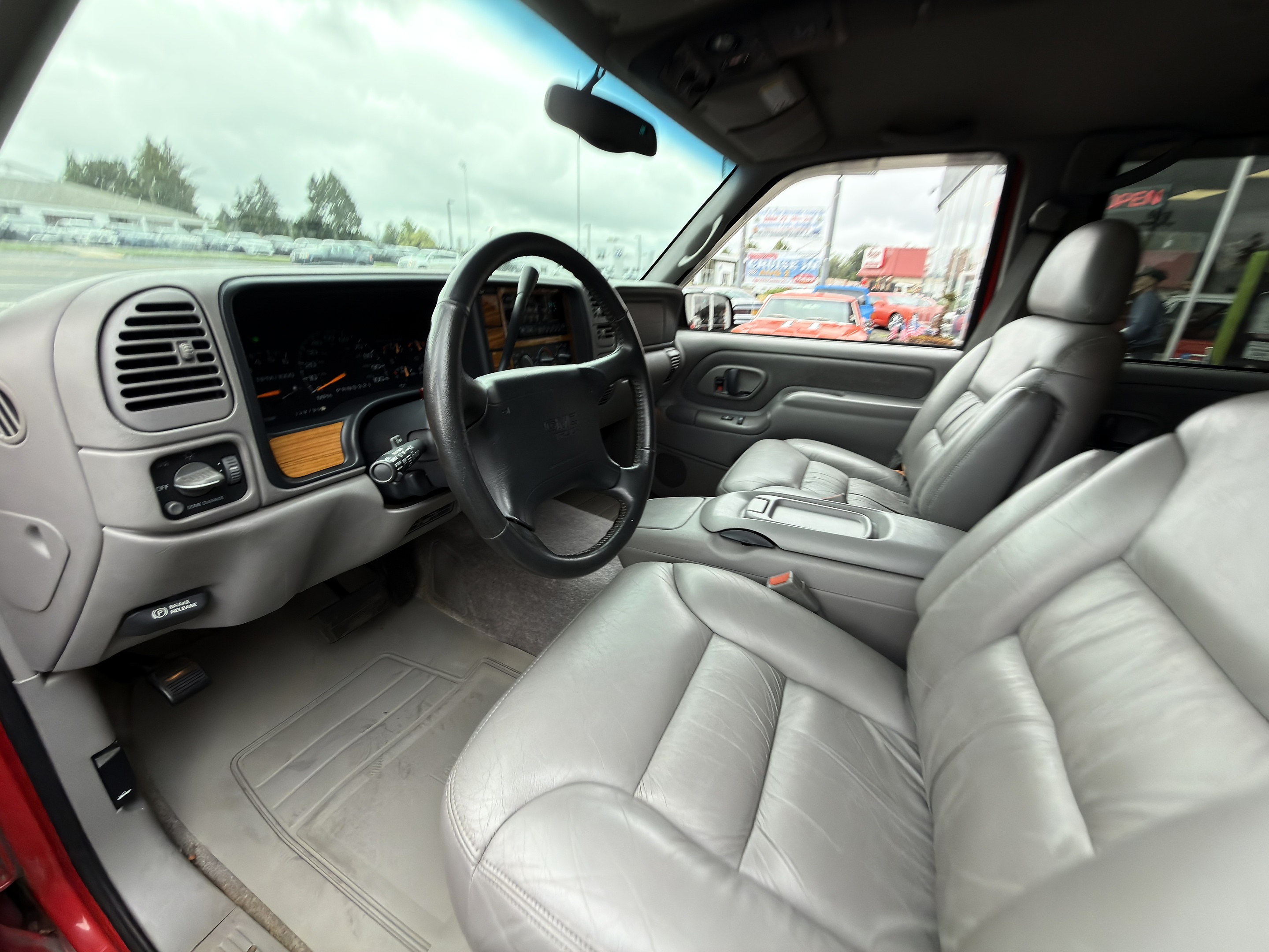 1997 GMC Suburban SL - Photo 26