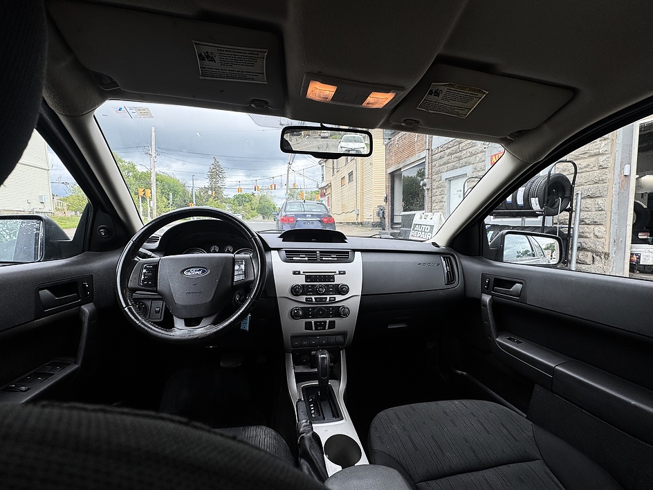 2008 Ford Focus SE - Photo 16