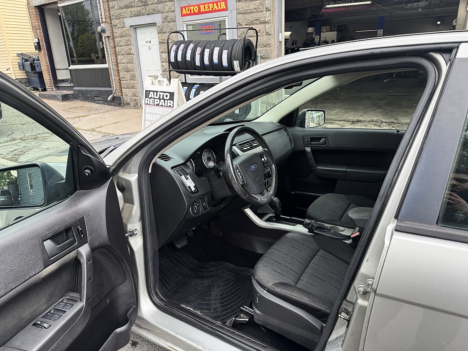 2008 Ford Focus SE - Photo 10