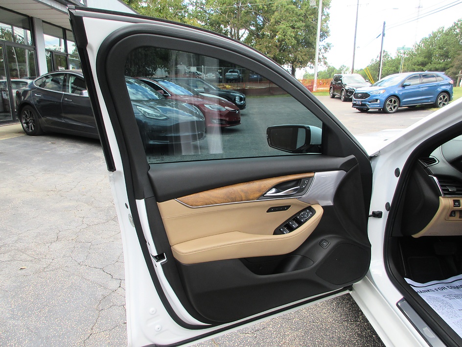 Cadillac CT5 photo 9