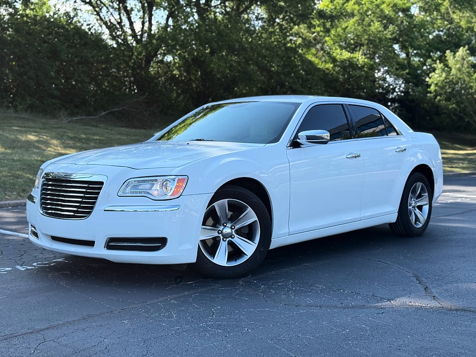 2014 Chrysler 300 Uptown Edition's photo