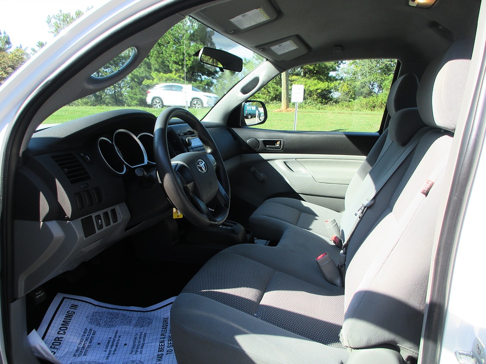 Toyota Tacoma photo 10