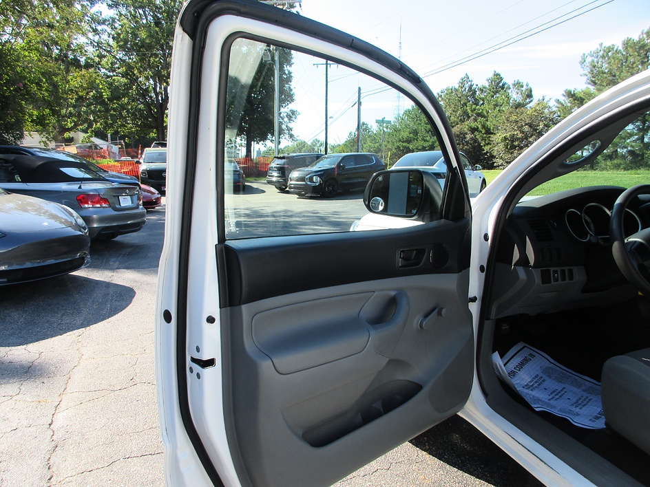 Toyota Tacoma photo 9