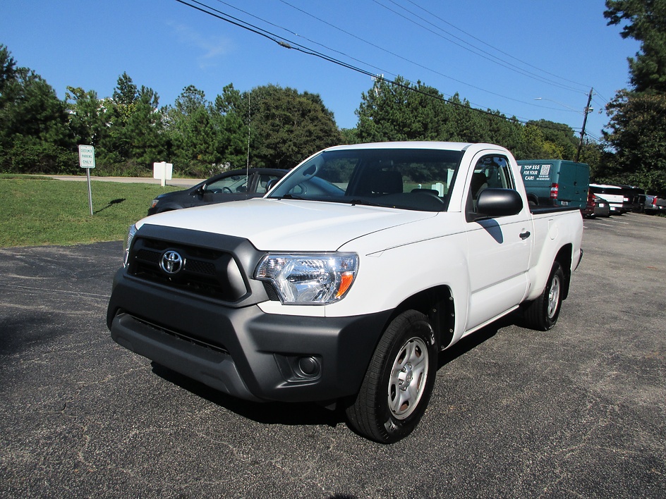 Toyota Tacoma photo 2