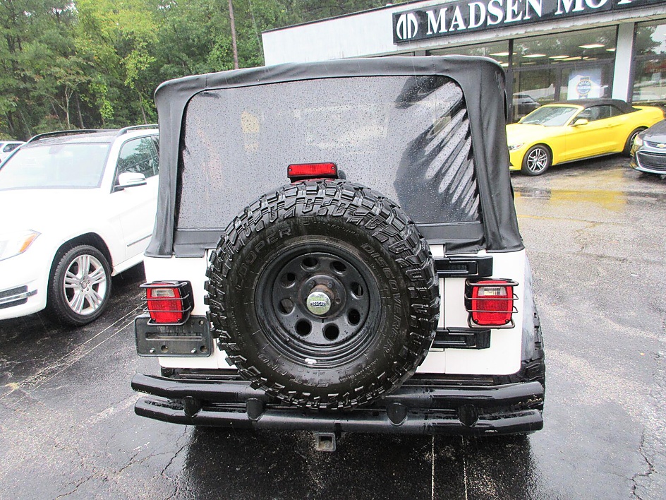 Jeep Wrangler photo 6
