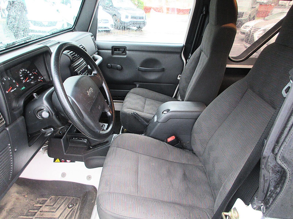 Jeep Wrangler photo 7