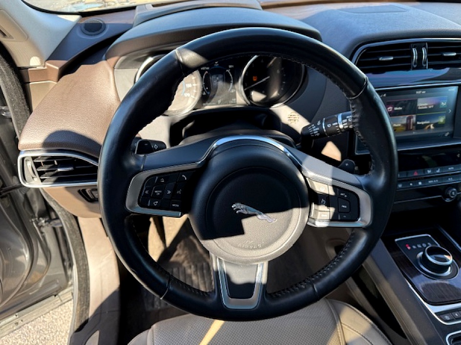 2018 Jaguar F-PACE Prestige - Photo 3