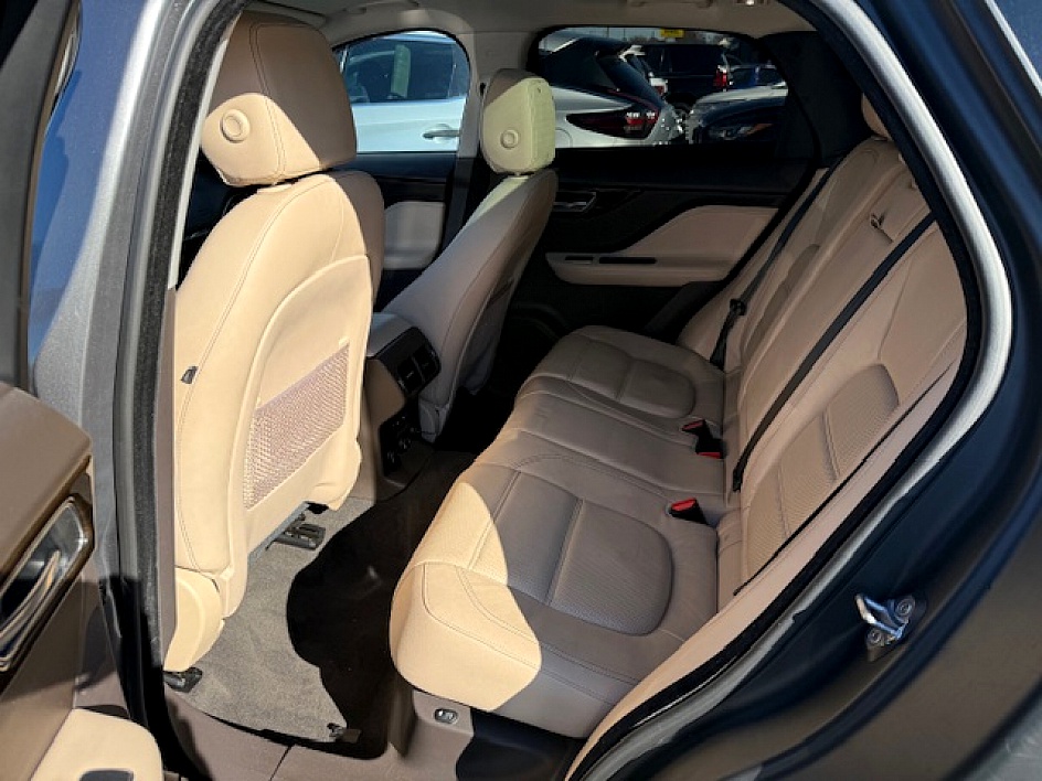 2018 Jaguar F-PACE Prestige - Photo 4