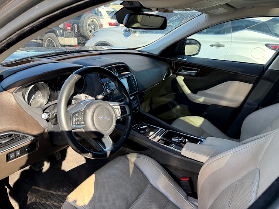 2018 Jaguar F-PACE Prestige - Photo 6