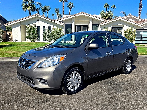2012 Nissan Versa SV's photo