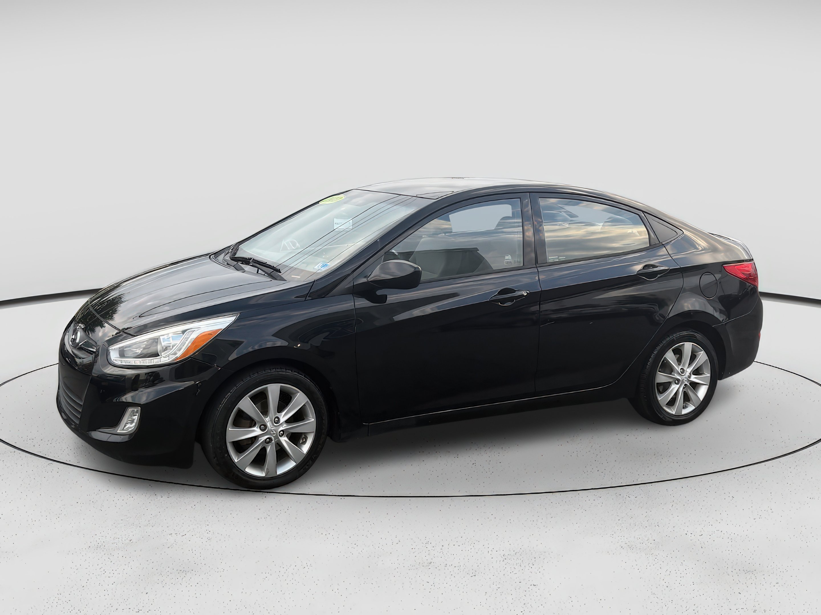 2014 Hyundai Accent GLS - Photo 13