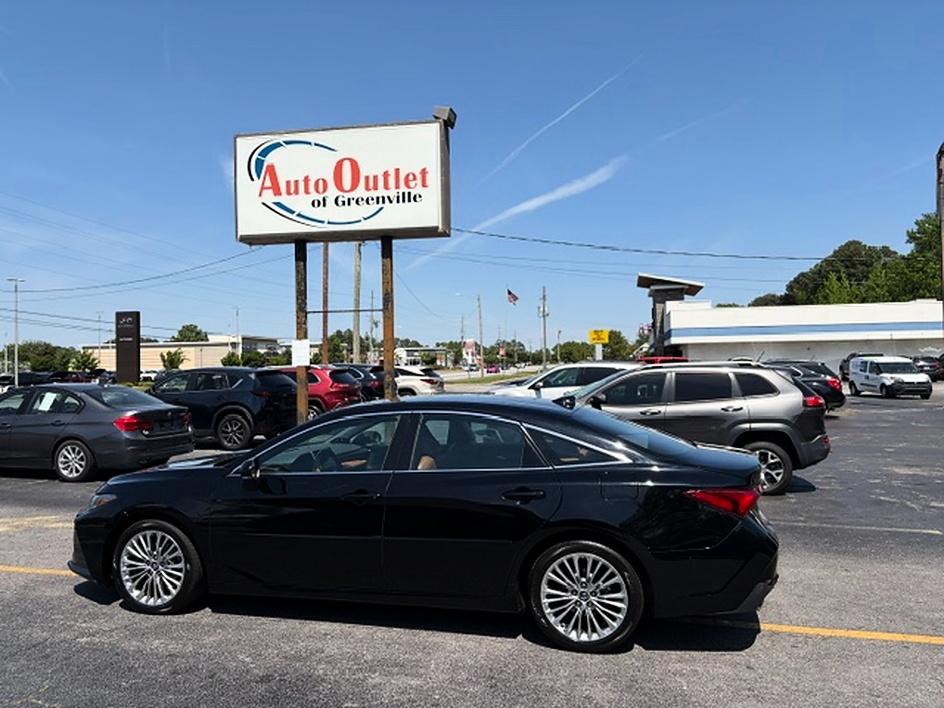 2019 Toyota Avalon Limited's photo
