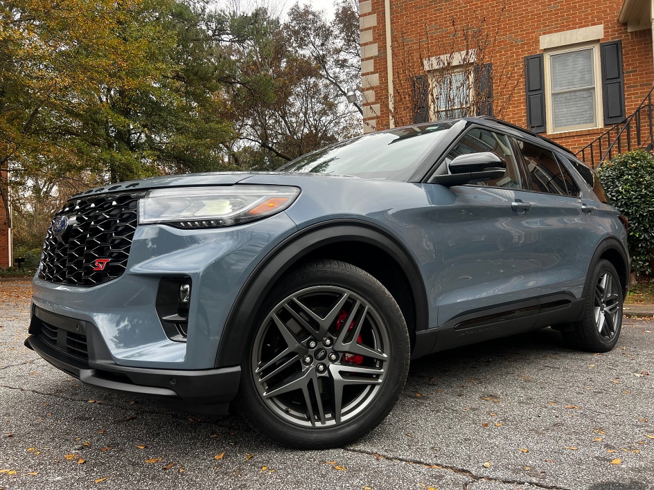2025 Ford Explorer ST's photo