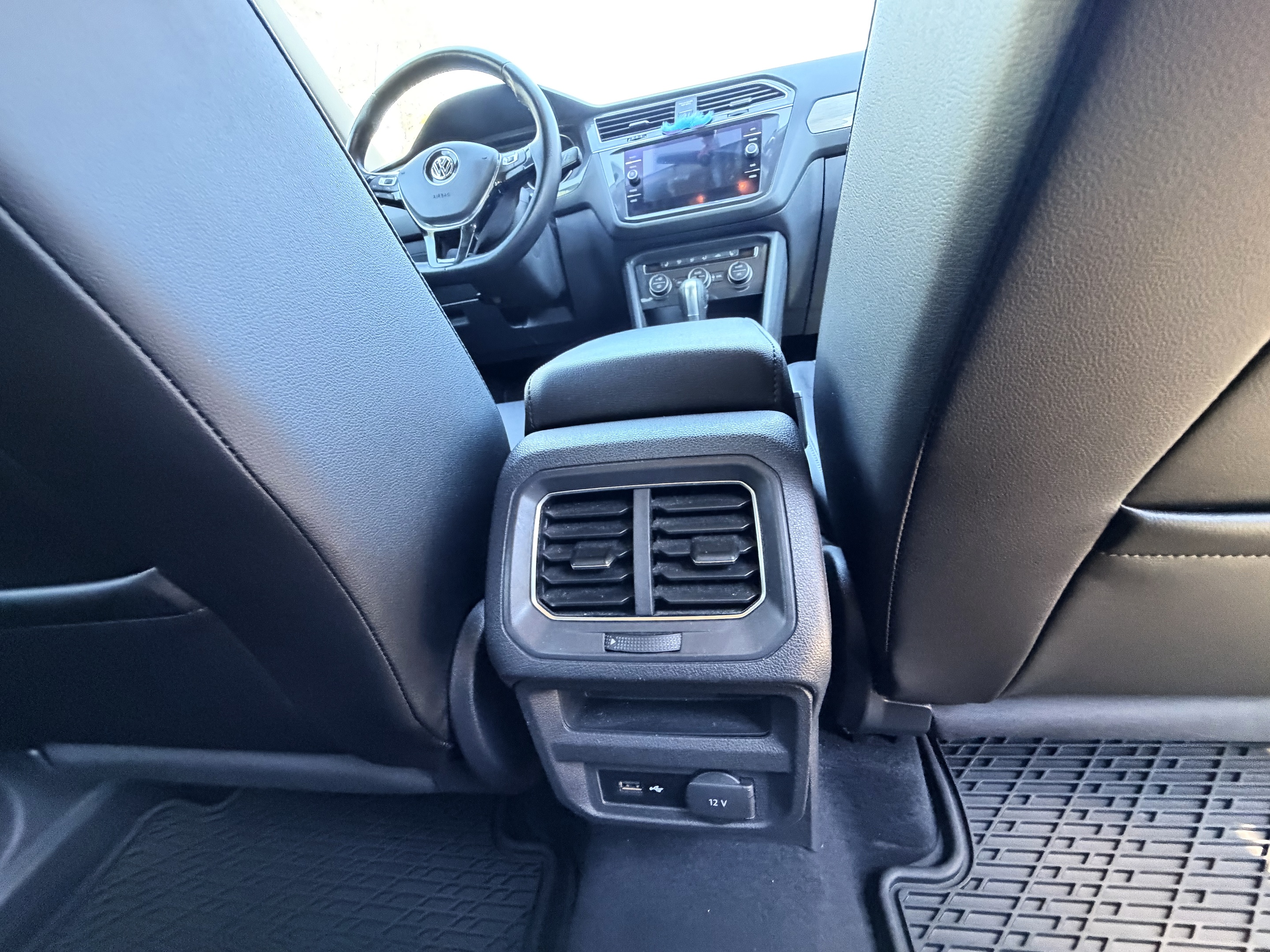 2018 Volkswagen Tiguan SE - Photo 19