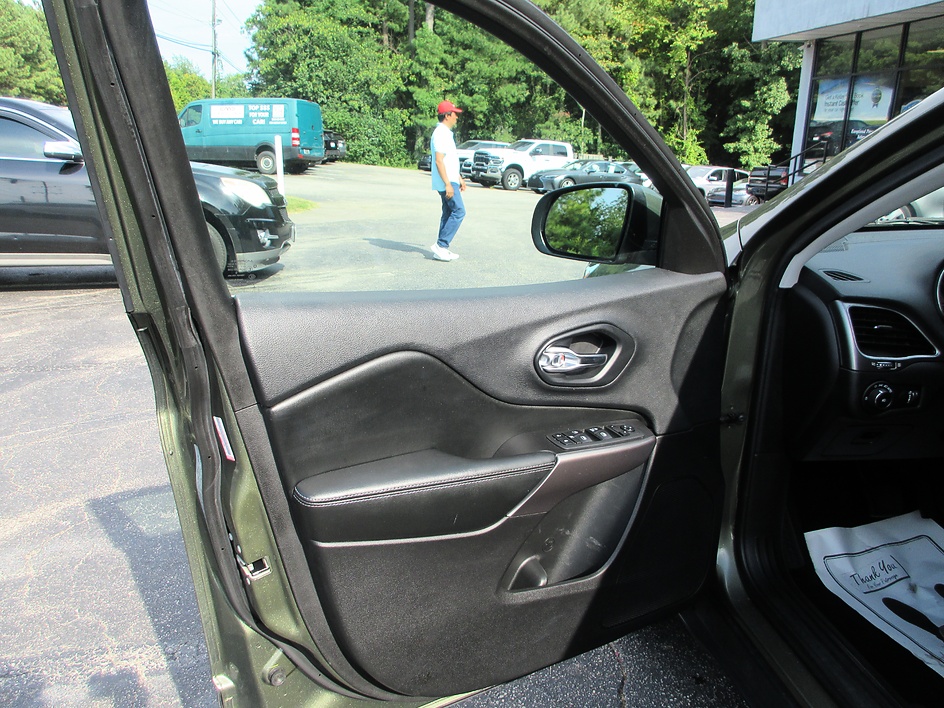 Jeep Cherokee photo 10