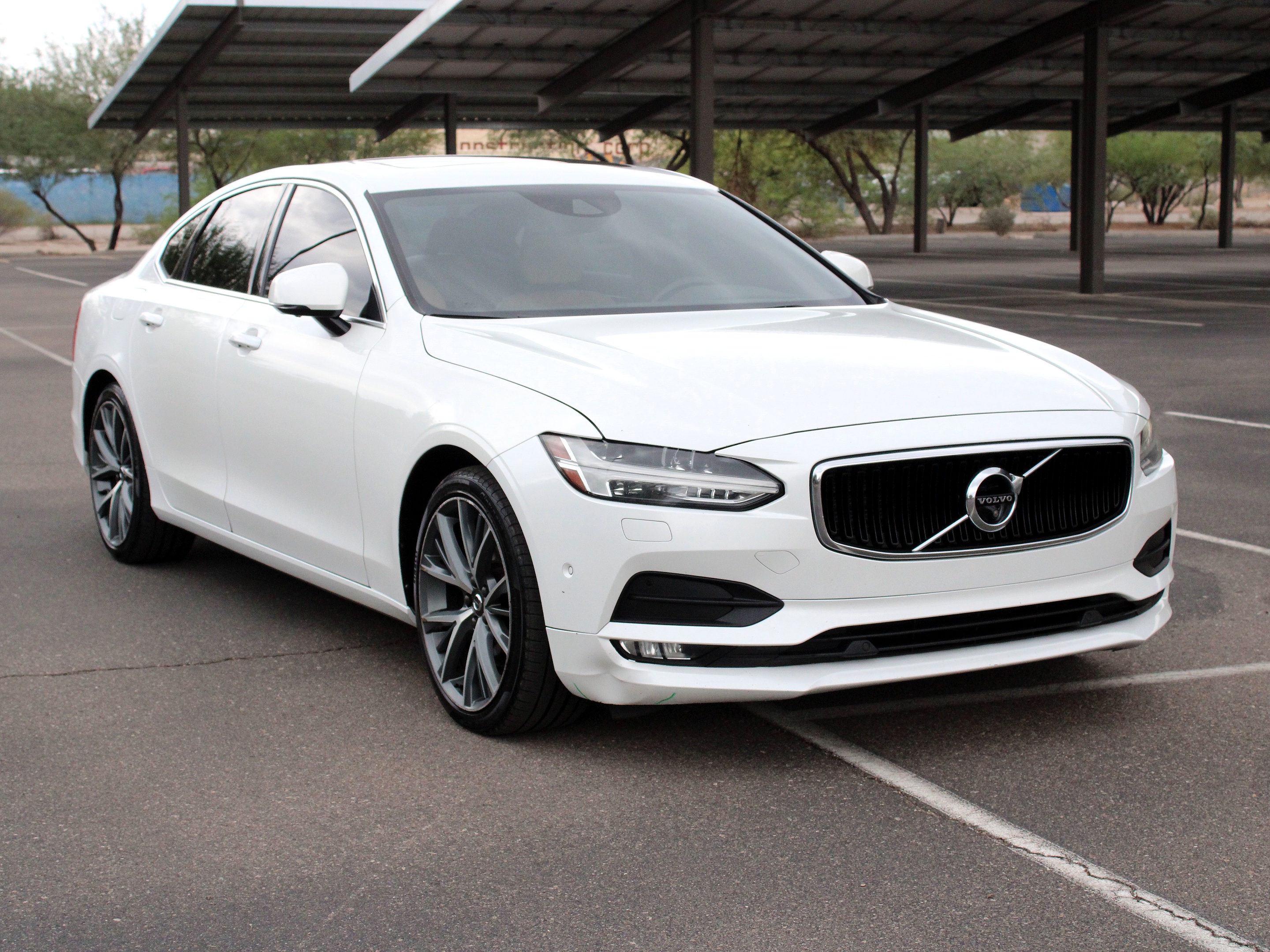 2017 Volvo S90