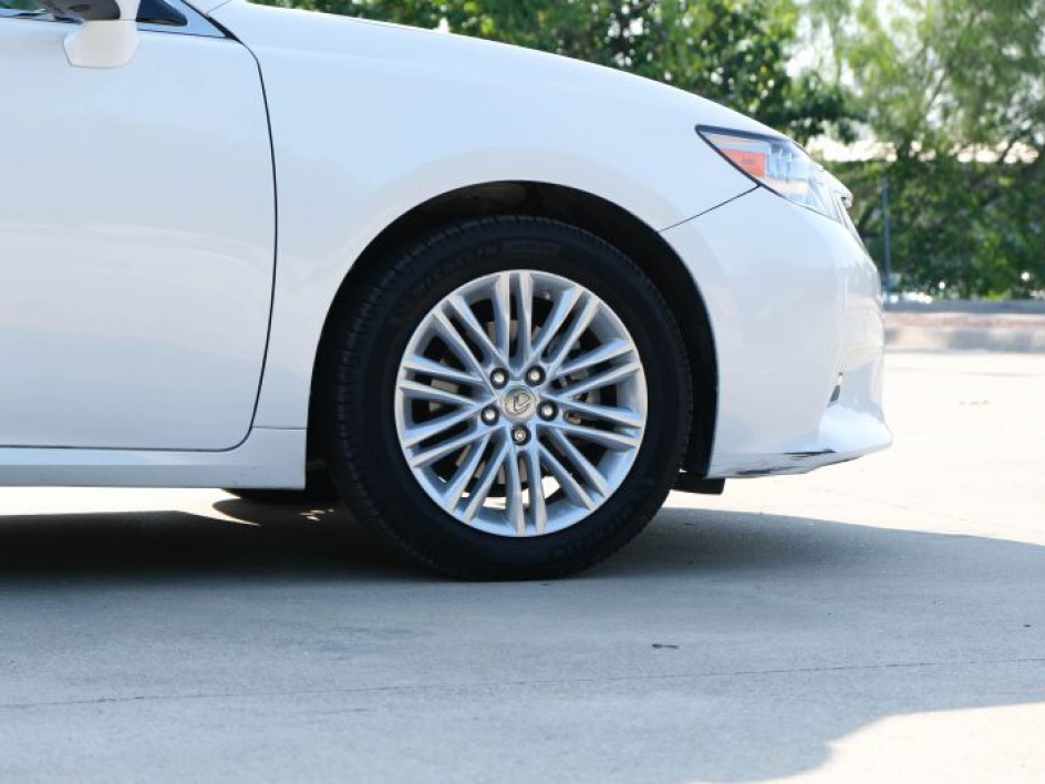 2013 Lexus ES 350 photo 6