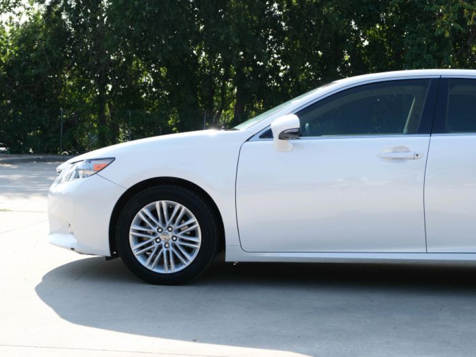 2013 Lexus ES 350 photo 9
