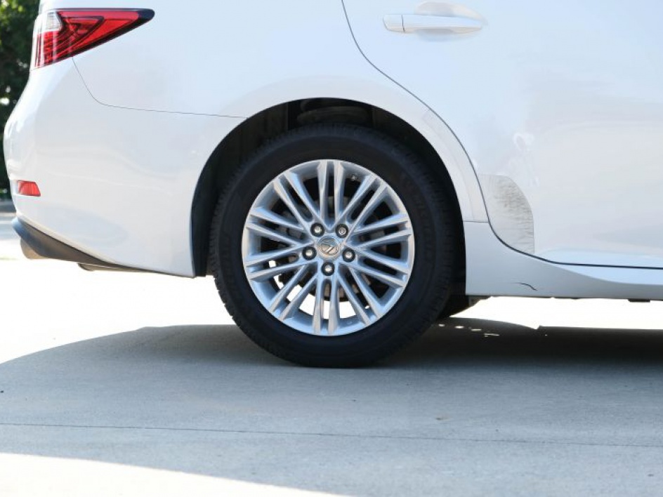2013 Lexus ES 350 photo 5
