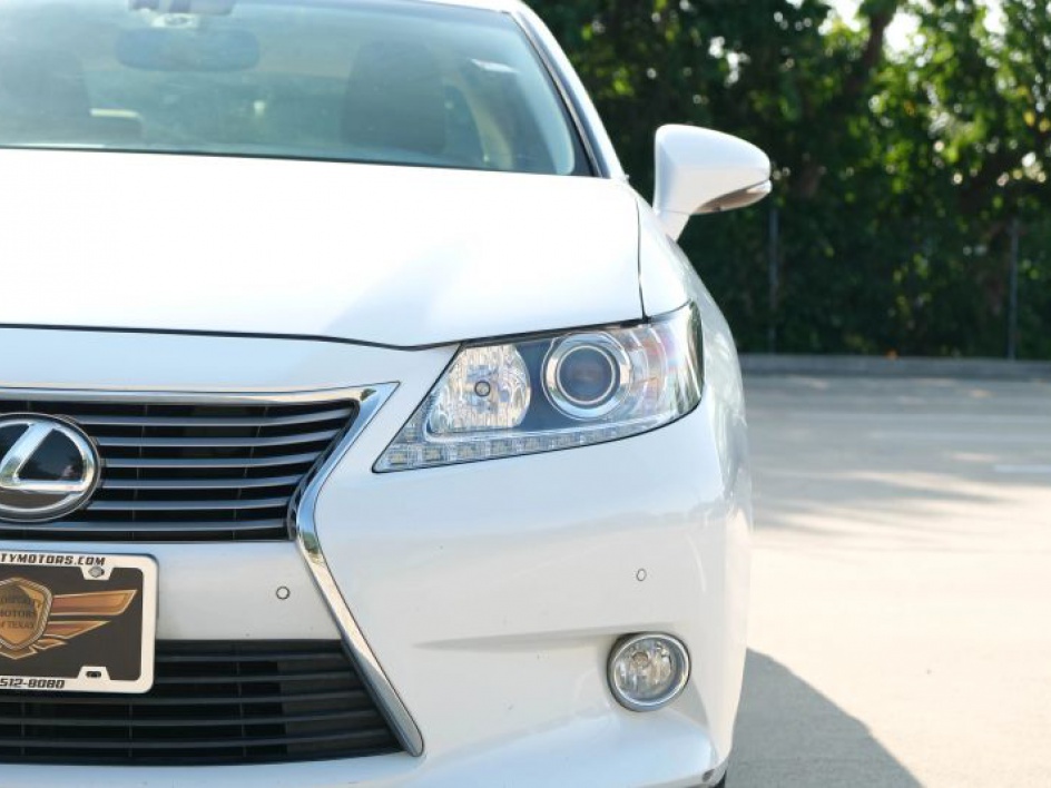 2013 Lexus ES 350 photo 3