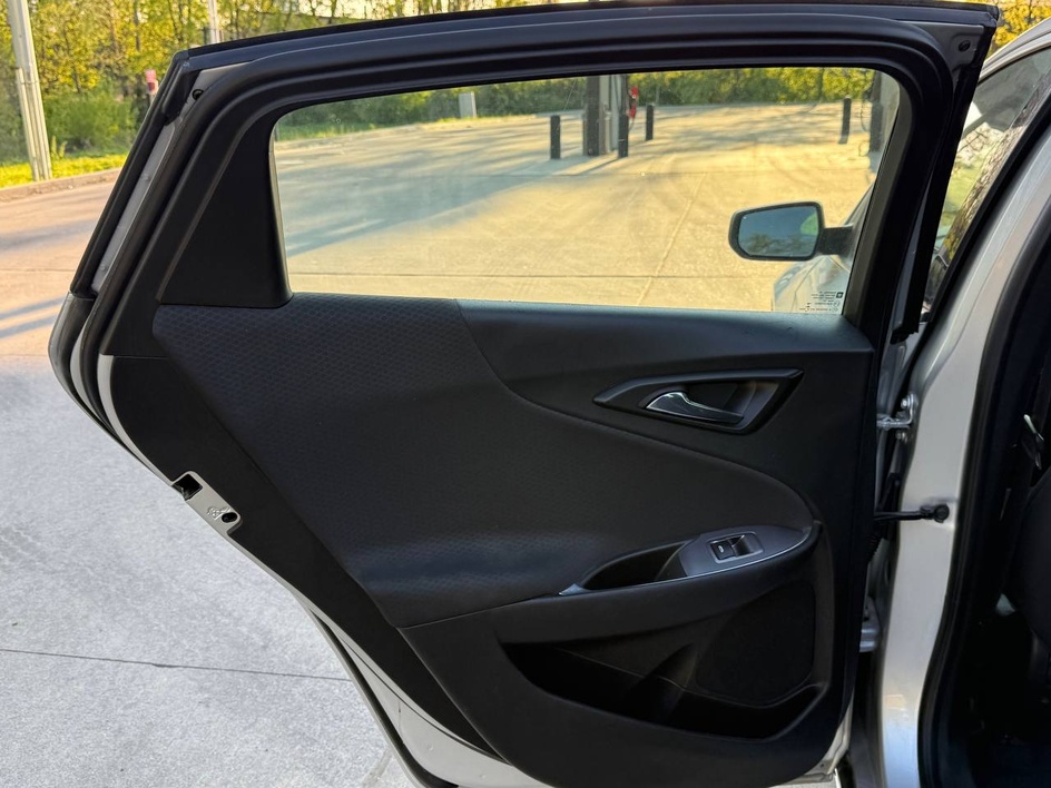 2018 Chevrolet Malibu 1LT - Photo 23