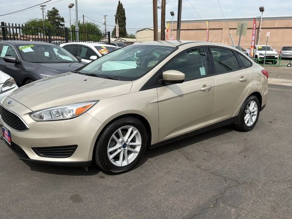 2018 Ford Focus Sedan SE's photo
