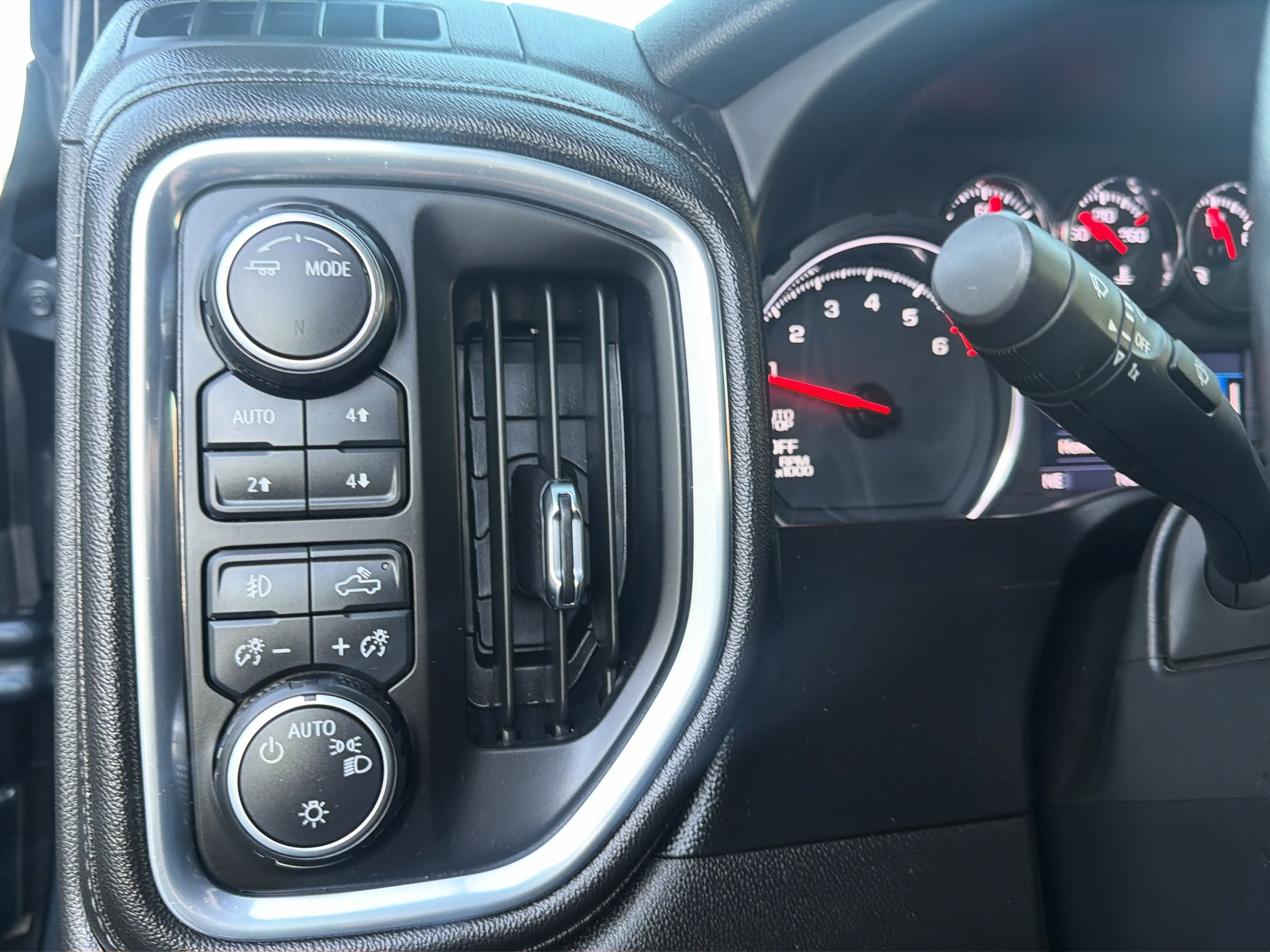 2021 Chevrolet Silverado 1500 RST - Photo 8