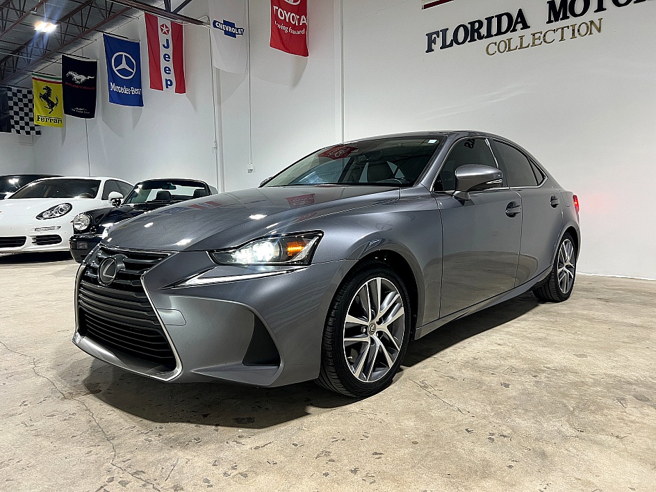 2020 Lexus IS 300's photo