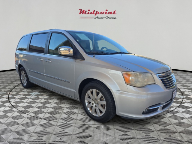 2012 Chrysler Town & Country Touring-L's photo