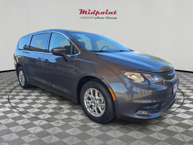 2021 Chrysler Voyager LX's photo