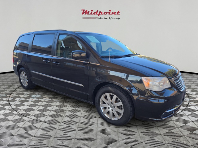 2016 Chrysler Town & Country Touring's photo