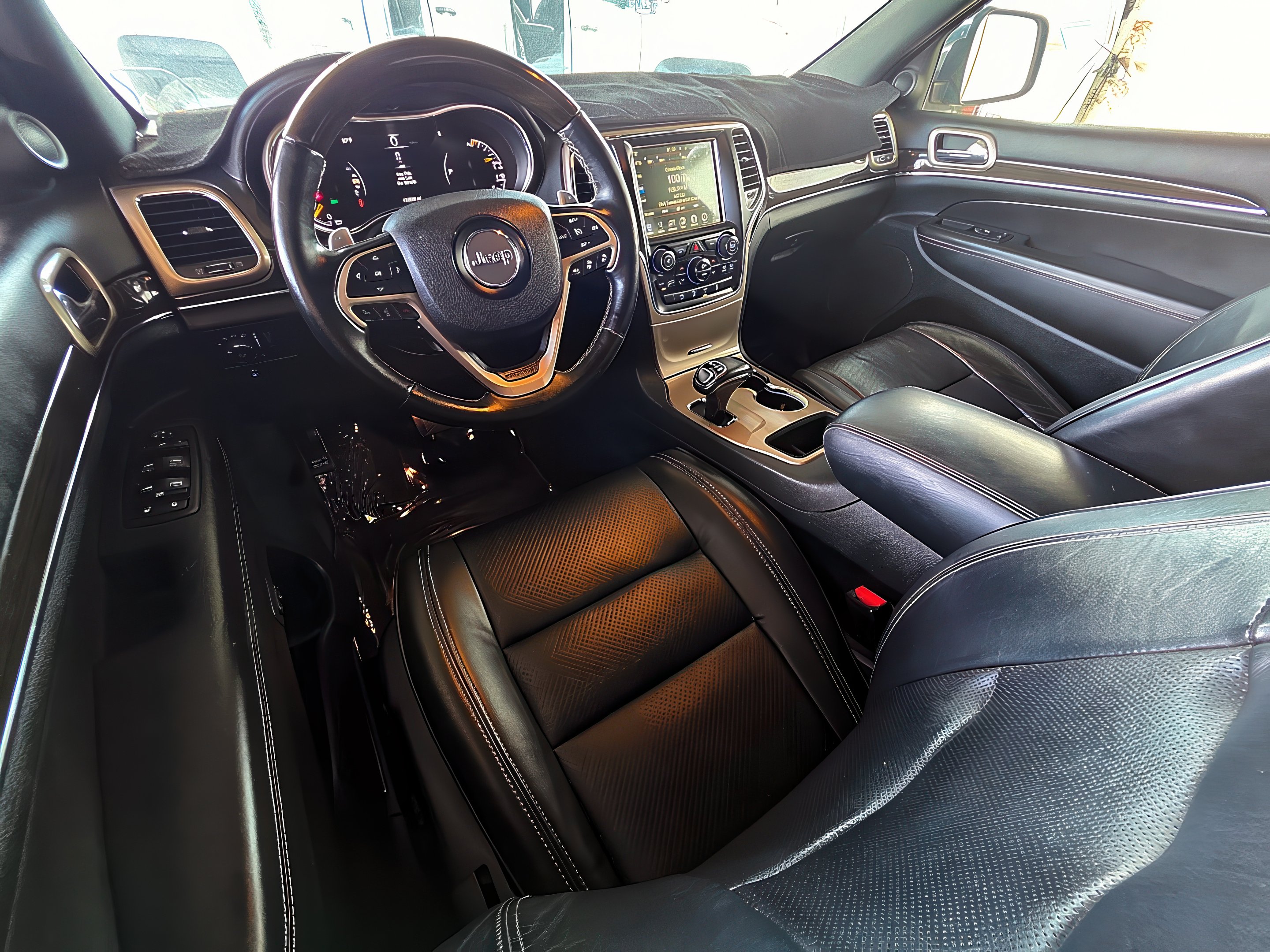 2014 Jeep Grand Cherokee Overland - Photo 12