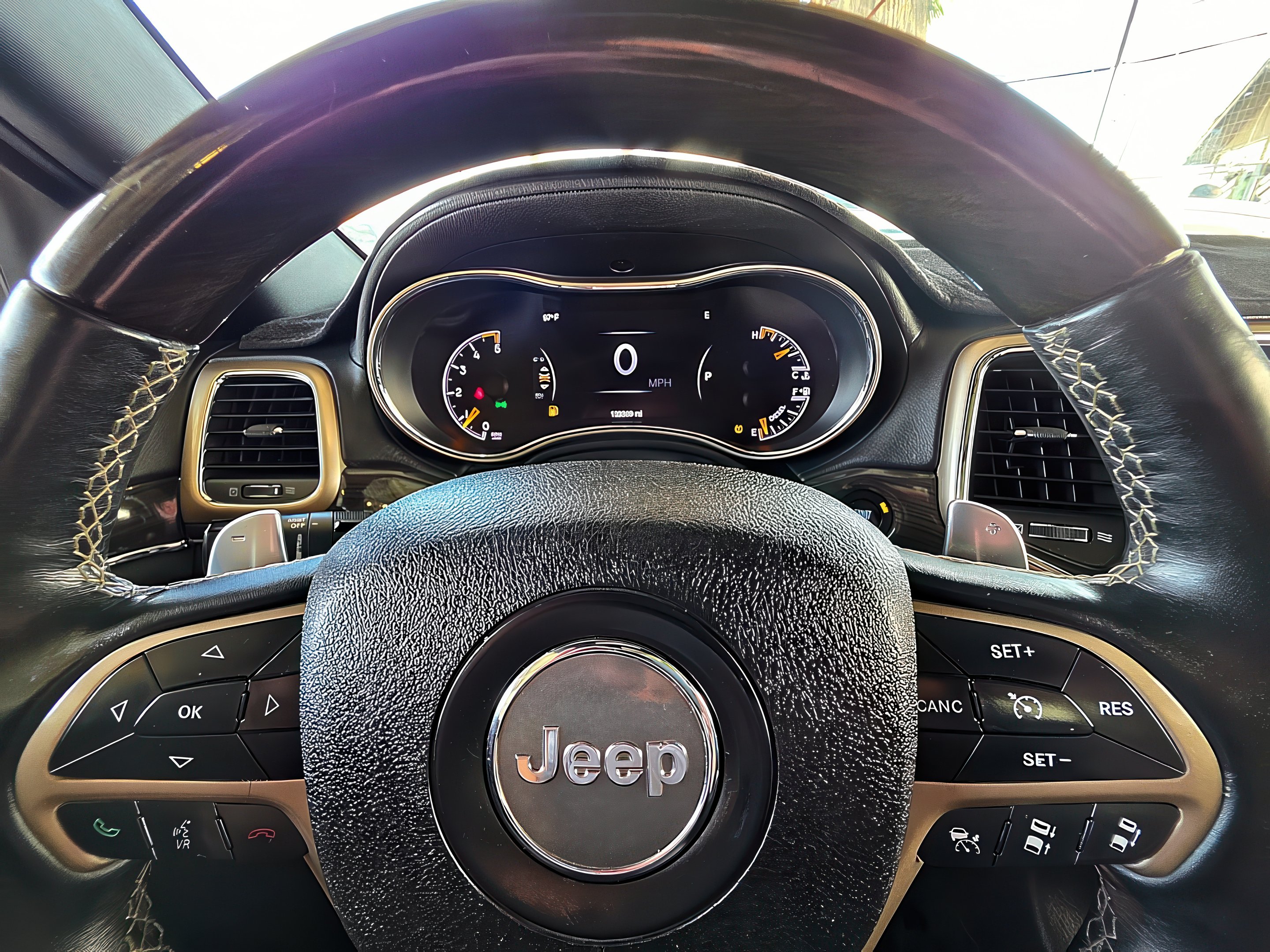 2014 Jeep Grand Cherokee Overland - Photo 13