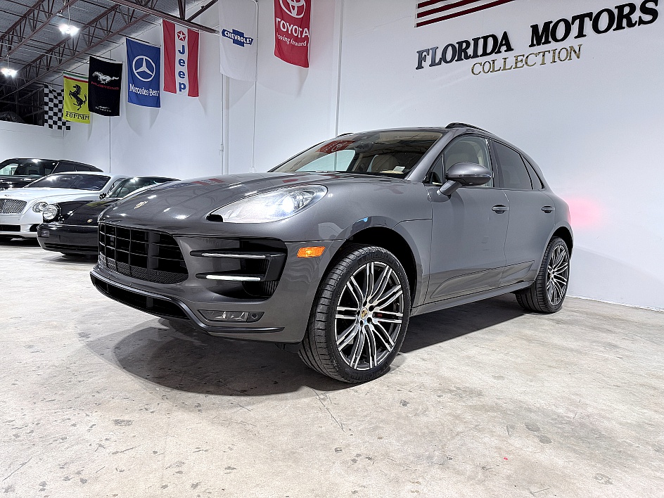 2015 Porsche Macan Turbo's photo