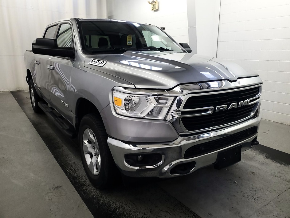 2020 RAM 1500 Big Horn/Lone Star 4x4 Crew Cab 5'7's photo