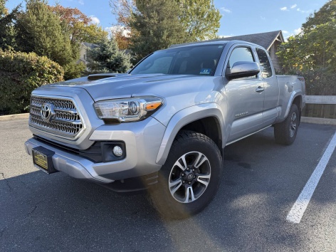 2017 Toyota Tacoma TRD Sport's photo