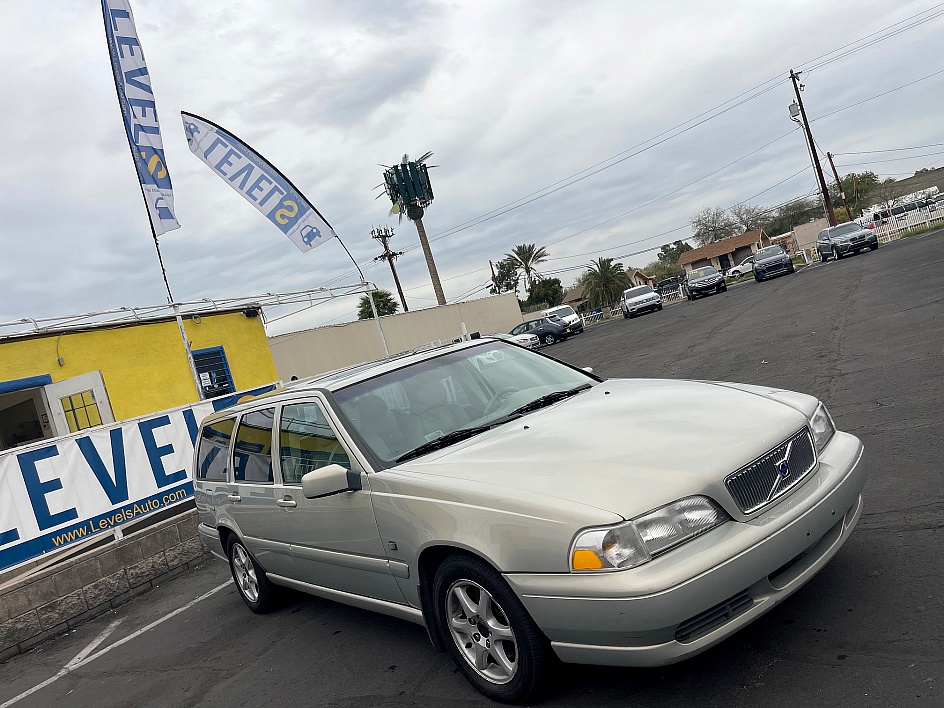 2000 Volvo V70 GLT A's photo