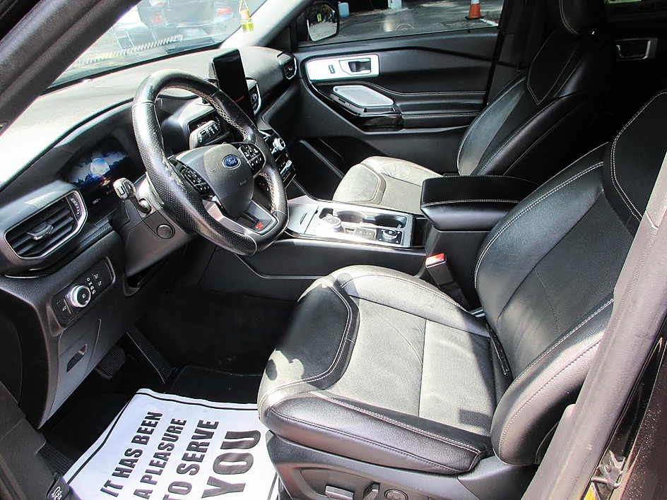 Ford Explorer photo 10