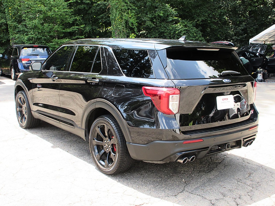 Ford Explorer photo 8