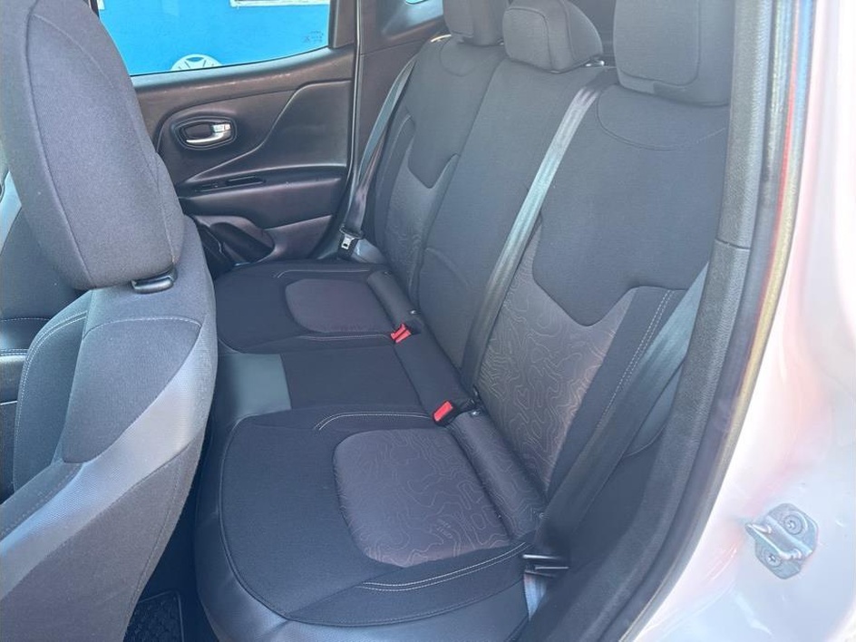2023 Jeep Renegade Upland - Photo 10