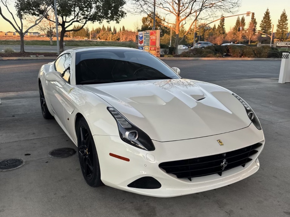 2016 Ferrari California T Base