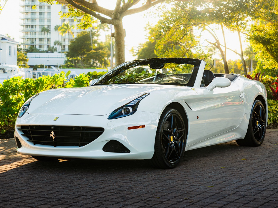2016 Ferrari California T Base