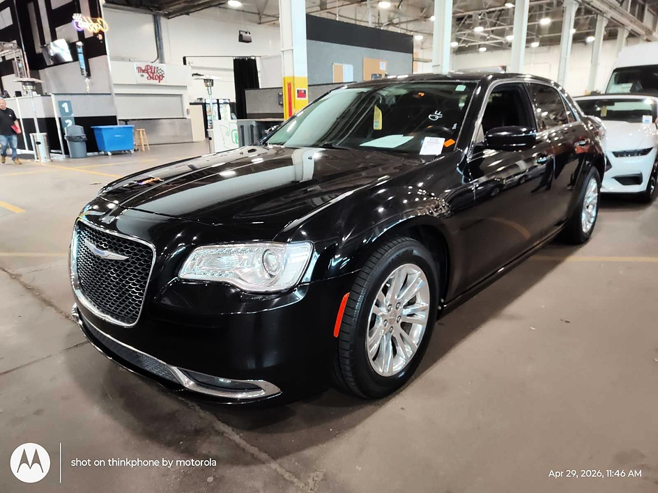 2017 Chrysler 300 Limited's photo
