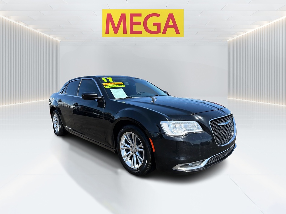 2017 Chrysler 300 Limited's photo