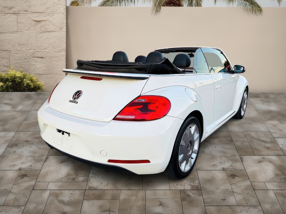 2013 Volkswagen Beetle Convertible 2.5L photo 3