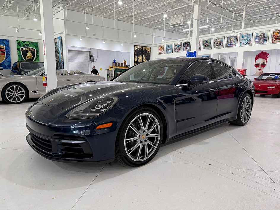2019 Porsche Panamera Base's photo