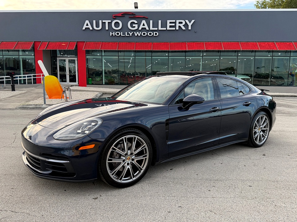 2019 Porsche Panamera Base's photo