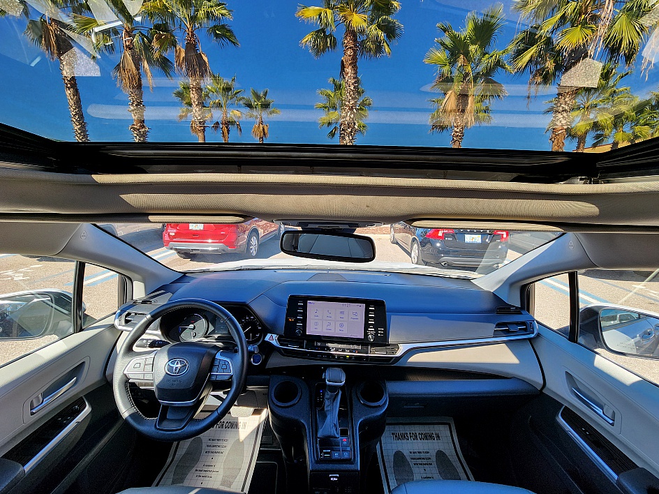 2023 Toyota Sienna XLE - Photo 10
