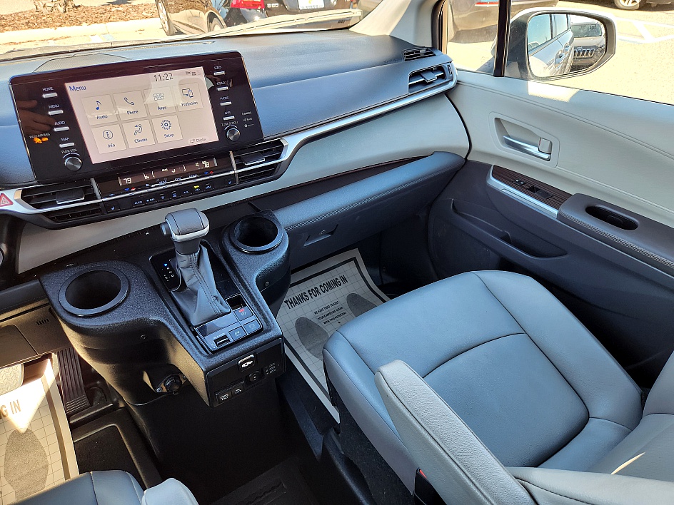 2023 Toyota Sienna XLE - Photo 15