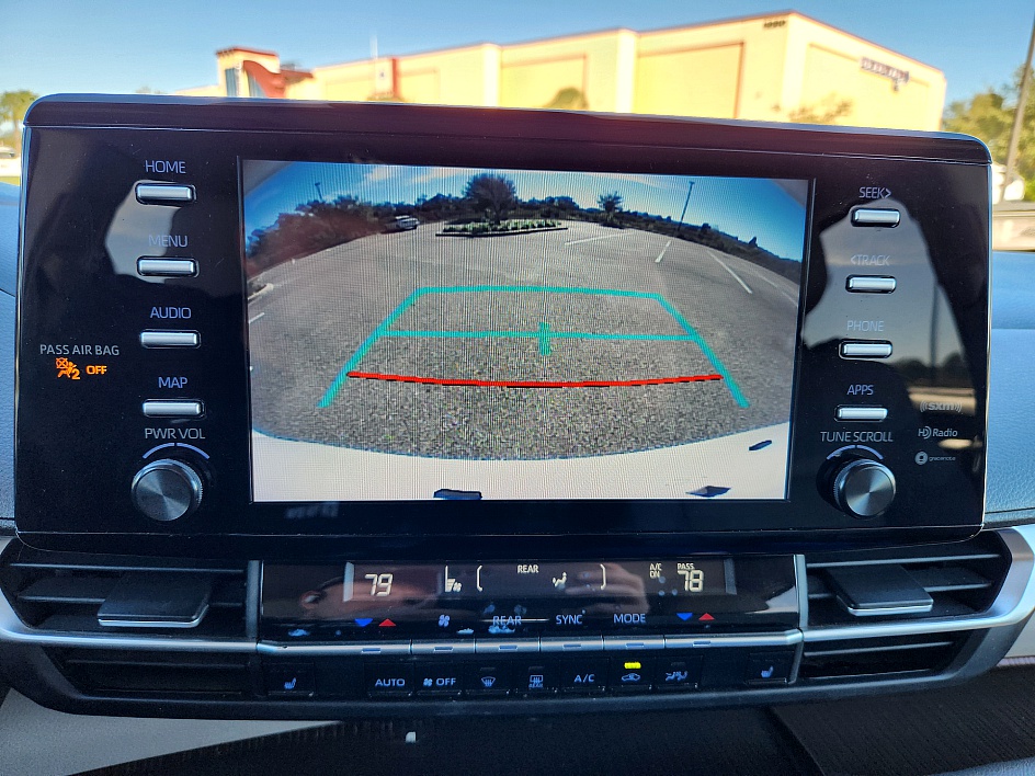 2023 Toyota Sienna XLE - Photo 14